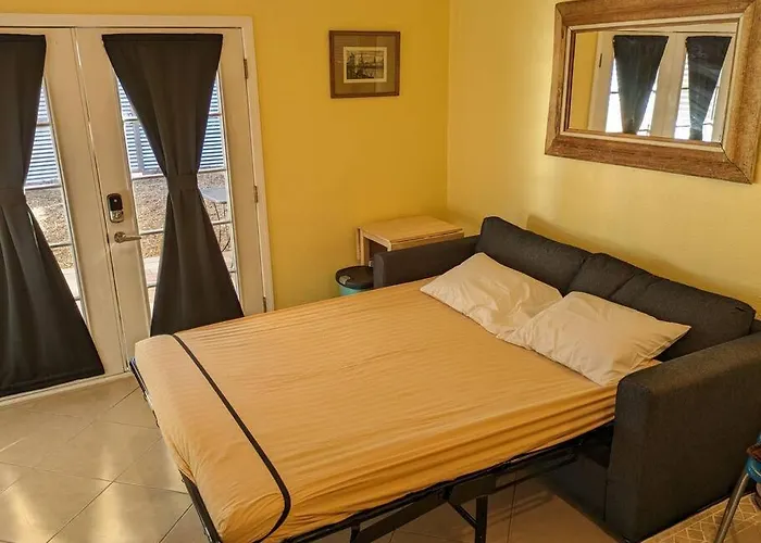 Guesthouse W/ Private Access And Patio